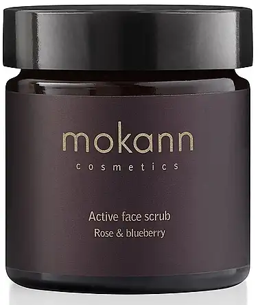 Ansigtspeeling med rose og bær 96860769